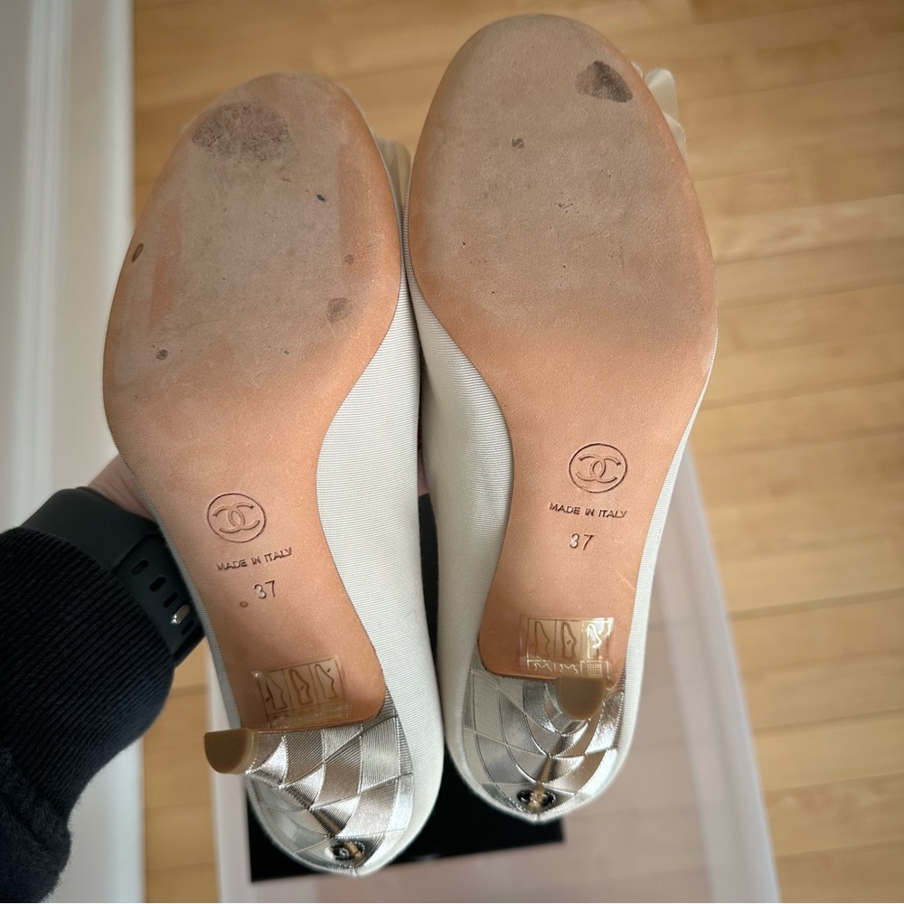 CHANEL Cream Heels with Camellia Floral Accent - Picture 9 of 16
